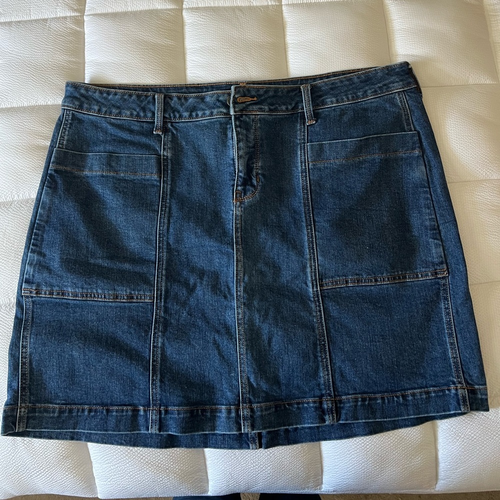 Never worn - Dark jean skirt